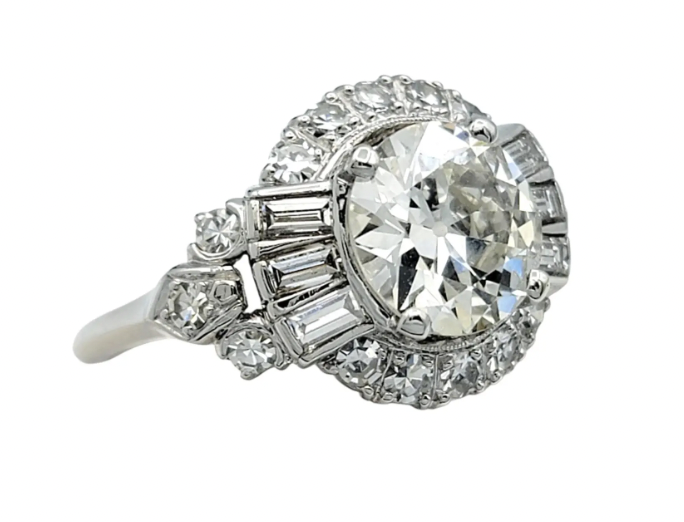 Bague ovale avec détails latéraux