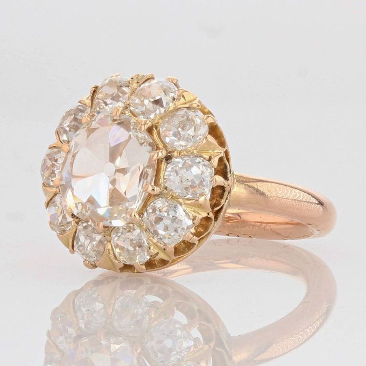 Bague ancienne en or jaune avec pierres en couronne