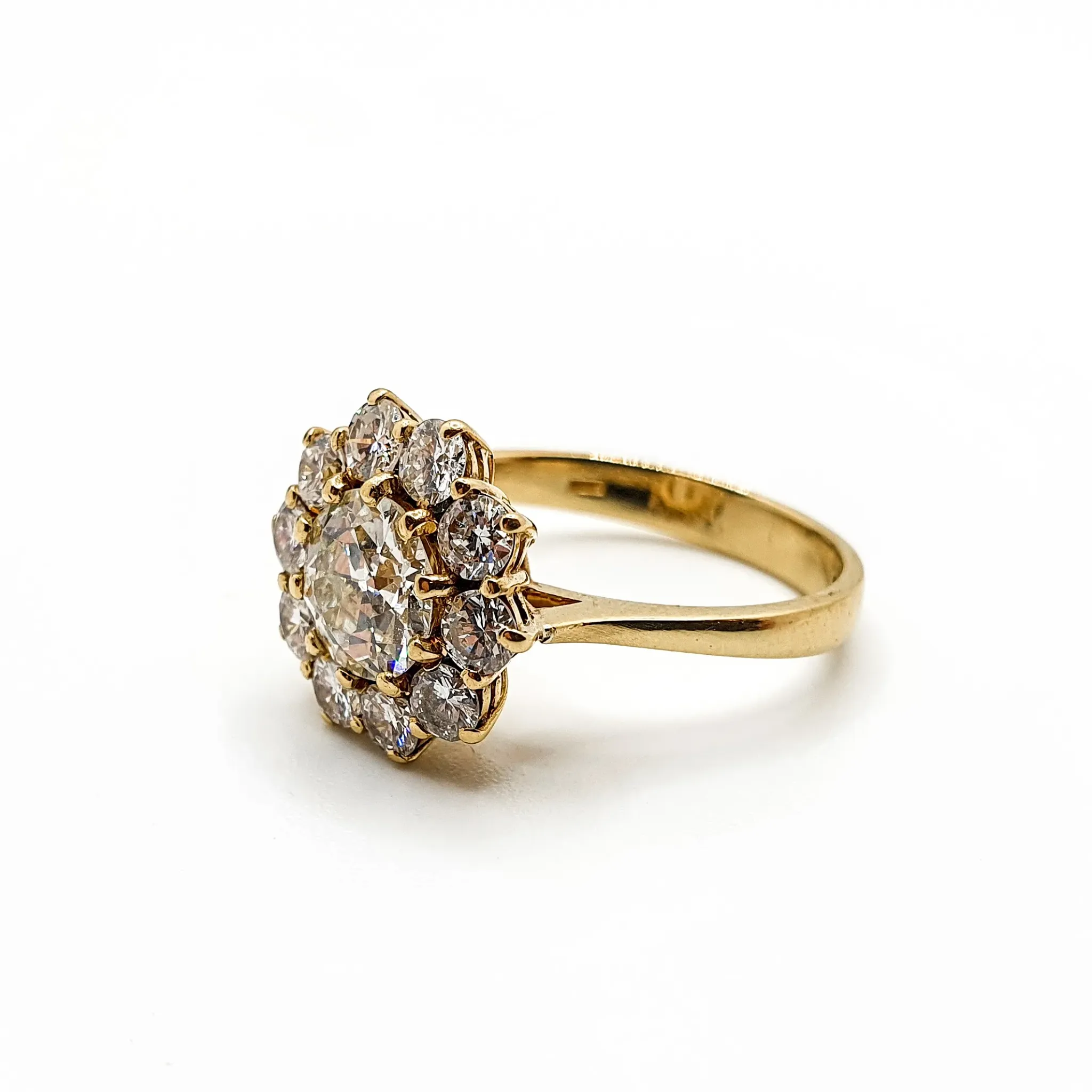 Bague ancienne en or jaune avec halo floral